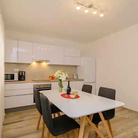 Filip Apartment *